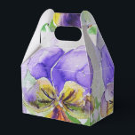 Paarse Viola Bloemen Trouwtaart Favoriete Doos Bedankdoosjes<br><div class="desc">altviool Bloemen Trouwtaart Favoriete Dozen,  Volledig . Ontworpen op basis van een van mijn aquarelschilderijen.</div>
