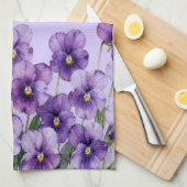 Paarse viooltjes op lavendel handdoek met naam (Quarter Fold)