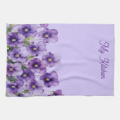 Paarse viooltjes op lavendel handdoek met naam (Horizontaal)