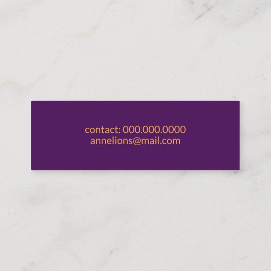 Paarse visitekaartje met oranje scriptnaam (Achterkant)