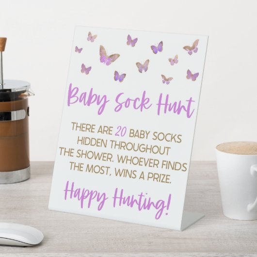 Paarse vlinder Baby Sock Hunt Baby shower Reclamebord Met Voetstuk (Insitu)