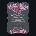 Paarse Vlinder Bloemrijke Herfst Bruidsmeisjesfees Kaart<br><div class="desc">Mooie paarse bloemen en vlinders op een populaire zwarte schoolbord achtergrond. Perfect voor een herfst bruidsmeisjesfeest.</div>