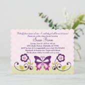 Paarse vlinder en bloemen Baby shower Uitnodiging (Staand voorkant)