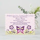 Paarse vlinder en bloemen Baby shower Uitnodiging (Staand voorkant)