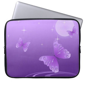 Paarse vlinder op het Dewy Lake Laptop Sleeve