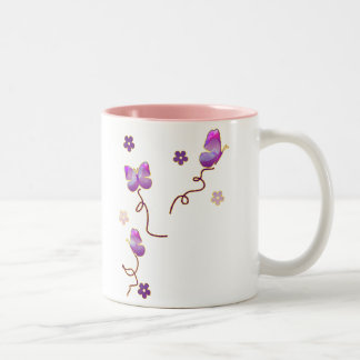 Paarse vlinders en bloemen tweekleurige koffiemok