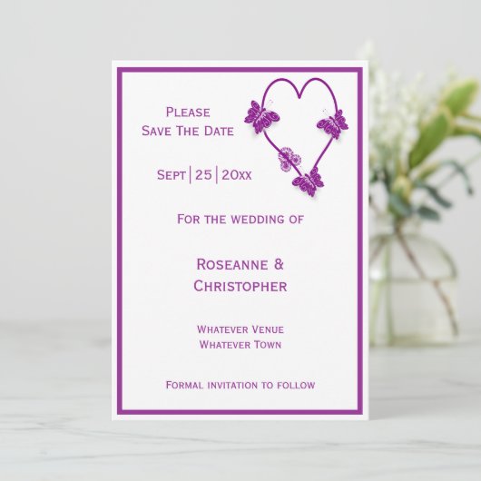 Paarse vlinders Heart Design Wedding Save The Date (Staand voorkant)