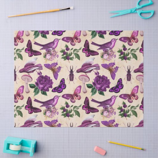 Paarse vogelvliegen en paddenstoelen ontkoppelen tissuepapier (Craft)