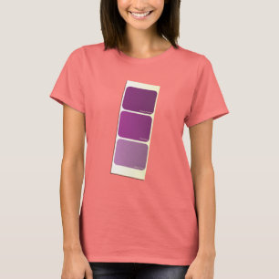 Paarse voorbeeldkaart van verf t-shirt