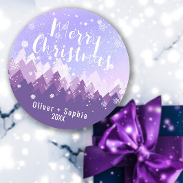 Paarse vrolijke kerst besneeuwde bos ronde sticker
