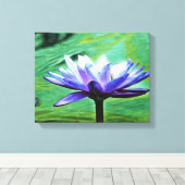 Paarse Water Lily Canvas Afdruk (Insitu (Houten vloer))