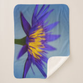 Paarse Water Lily Sherpa Deken (Voorkant)