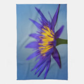 Paarse Water Lily Theedoek (Verticaal)