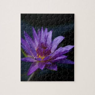 Paarse waterlily legpuzzel