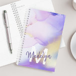 Paarse Waterverf Abstract Girly Luxury Monogram Planner<br><div class="desc">Pas deze glamoureuze stijl abstracte lila waterverf eenvoudig aan met uw eigen details.</div>
