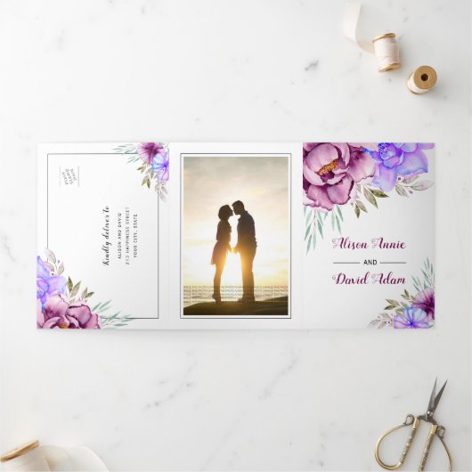 Paarse waterverf bloemen bloem foto bruiloft drieluik uitnodiging (Buitenkant)
