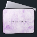 Paarse Waterverf Elegant Laptop Sleeve<br><div class="desc">Elegante laptophoes met jouw naam over een handgeschilderde paarse waterverf achtergrond.</div>