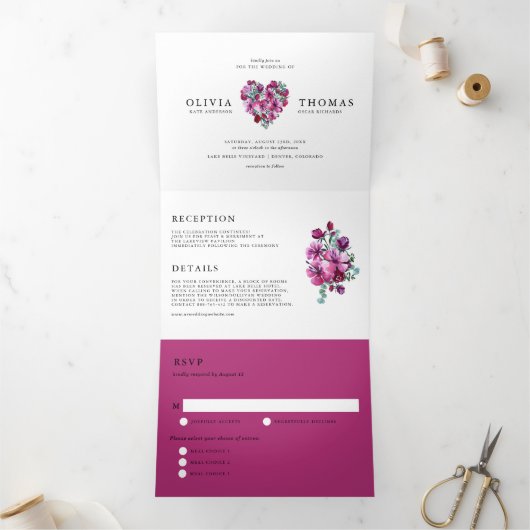 Paarse Waterverf Floral Heart Bouquet Wedding Drieluik Uitnodiging (Binnen)