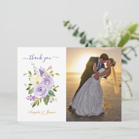 Paarse Waterverf Floral Wedding Foto Bedankkaart (Staand voorkant)