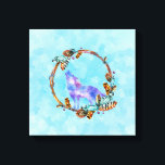 Paarse Waterverf Wolf met een Boho Wreath Canvas Afdruk<br><div class="desc">Een canvasprint met een grafische illustratie samengesteld uit een paarse waterverf wolf, in een klassieke huilende pose. Omgeven door een geïllustreerde krans van hout, kristallen, veren en kralen. Cool native american motief met een boho stijl.</div>