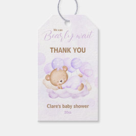 Paarse We kunnen bijna wachten Beer Baby shower gu Cadeaulabel