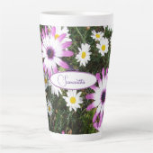 Paarse White Daisy Flower Garden  naam Latte Mok (Voorkant)