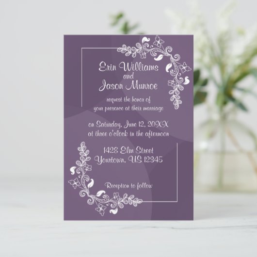 Paarse White Floral Weddenschap Kaart (Staand voorkant)