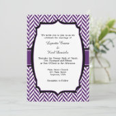 Paarse White Herringbone Wedding Invitation Kaart (Staand voorkant)