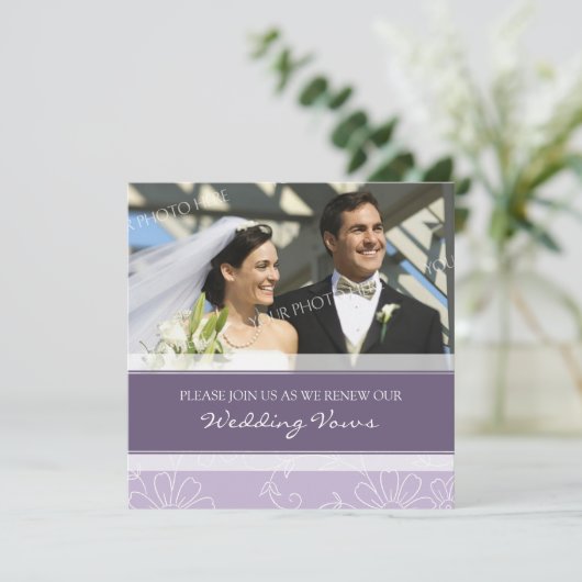 Paarse White Photo Wedding Vow Renewal Uitnodiging (Staand voorkant)