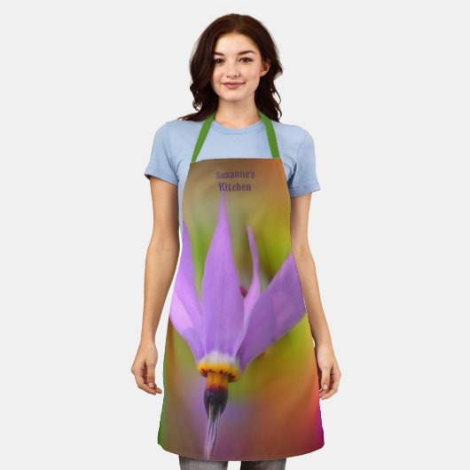 Paarse wilde bloem, speciaal aangepast schort (Gedragen)