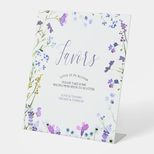 Paarse wilde bloem voor tafelvoetafdruk reclamebord met voetstuk (Voorkant)