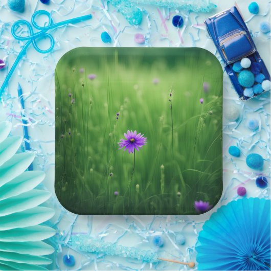 Paarse wilde bloemen in groen veld papieren bordje (Feest)