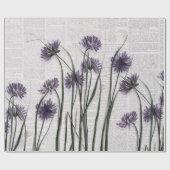 Paarse wilde bloemen op de  krant: cadeaupapier (Vlak)