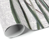 Paarse wilde bloemen op de  krant: cadeaupapier (Rol Hoek)