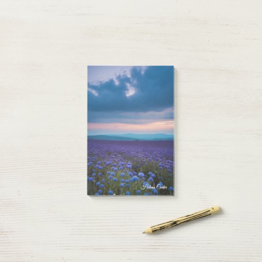 Paarse wilde bloemen post-it® notes (Op bureau)