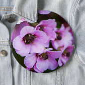 Paarse wilde bloemen ronde button 6,0 cm (In situ)