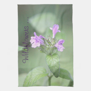 Paarse wilde bloemen theedoek