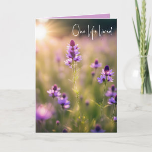 Paarse wilde bloemen voor medeleven kaart