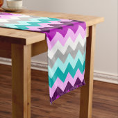 Paarse Witte Blauwgroen Chevrons Medium Tafelloper (Voorbeeld)