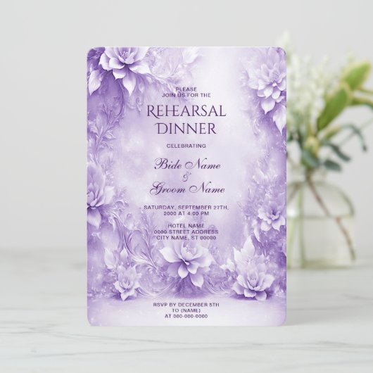 Paarse witte bloemen repetitie dineruitnodiging kaart (Staand voorkant)