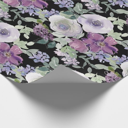 Paarse witte bloemige Roos zwarte achtergrond Cadeaupapier (Hoek)