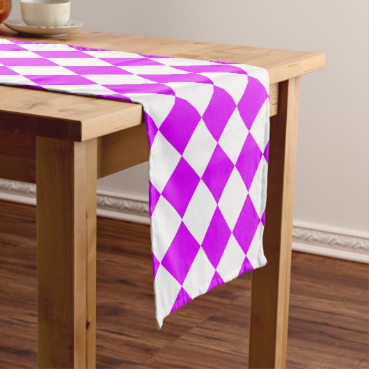 Paarse Witte Checker Diamantpatroon Korte Tafelloper (Voorbeeld)