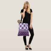 Paarse Witte Geruite Polka Dot Floral Damask Art Tote Bag (Op model)