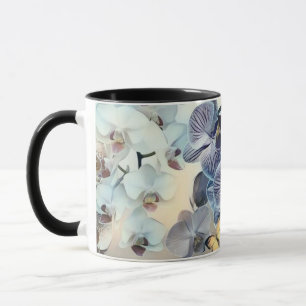 Paarse witte orchidee bloemenvlinder mok