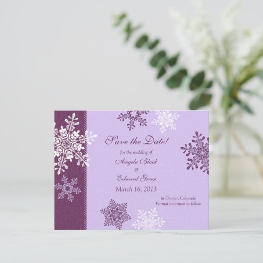 Paarse witte sneeuwvlok Winter Save the Date (Staand voorkant)