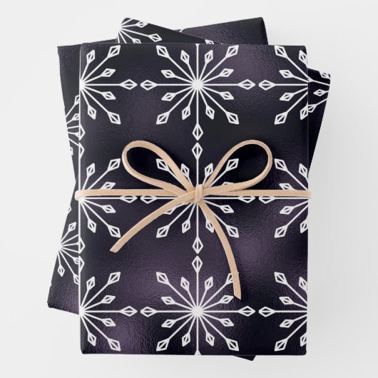 Paarse witte sneeuwvlokken kerst inpakpapier vel (In situ)