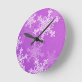 Paarse Witte Sneeuwvlokken Minimalistische Kerst Ronde Klok (Hoek)