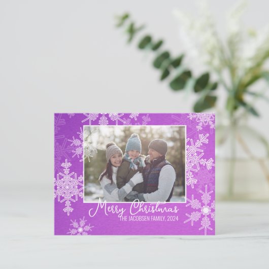 Paarse Witte Sneeuwvlokken Minimalistische Kerstfo Feestdagenkaart (Staand voorkant)