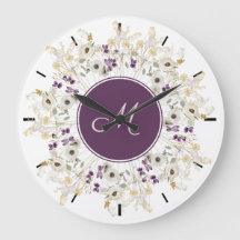Paarse Zachte Wilde Bloem WreatMonogram Wall Clock