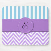 Paarse zigzag, Chevron, blauwe strepen, monogram Muismat (Voorkant)